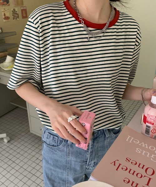 MANGROVE（マングローブ）の「ネックポイントカラーボーダーtee（Tシャツ/カットソー・レディース・ブラック/グレー/レッド/グリーン・FREE）」の2枚目の写真