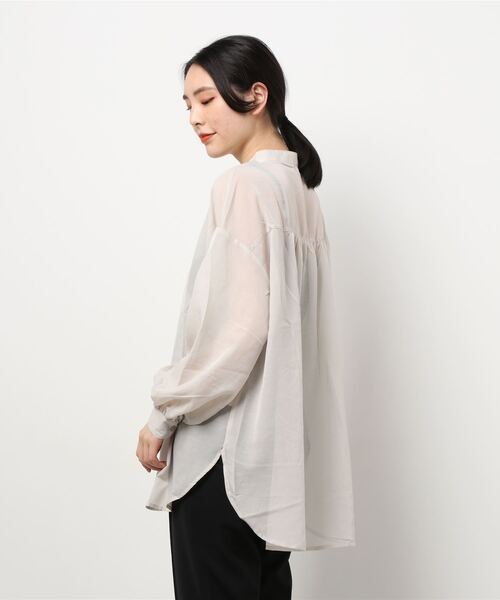 DISCOAT（ディスコート）の「【WEB限定】袖ボリュームシアーシャツ（シャツ/ブラウス・レディース・ブラック/イエロー/グレイッシュベージュ/ライトベージュ/ホワイト・FREE）」の6枚目の写真