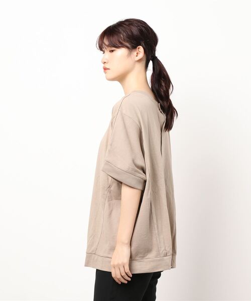 ELVENCE DEUX(エルベンスドゥ)の「2WAYテンジクワッフルPO(Tシャツ/カットソー・レディース・ブラック/ベージュ・MEDIUM)」の4枚目の写真