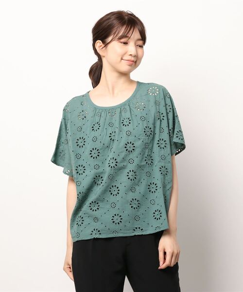 Samansa Mos2(サマンサ モスモス)の「オーバーレースTブラウス(シャツ/ブラウス・レディース・ブラック/ダークブラウン/パープル/オフホワイト/グリーン/マスタード・フリ-)」の4枚目の写真