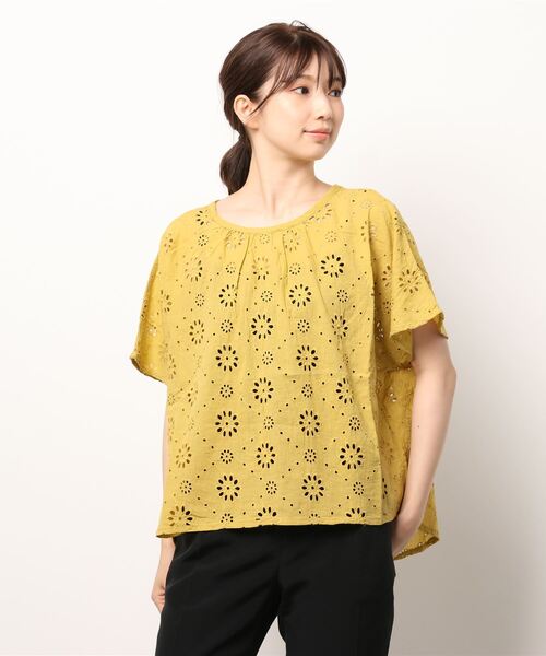 Samansa Mos2(サマンサ モスモス)の「オーバーレースTブラウス(シャツ/ブラウス・レディース・ブラック/ダークブラウン/パープル/オフホワイト/グリーン/マスタード・フリ-)」の6枚目の写真