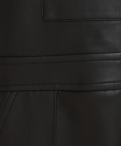 Ray BEAMS（レイビームス）の「Ray BEAMS / フェイクレザー サロペット（サロペット/オーバーオール・レディース・ブラック・1/0）」の5枚目の写真