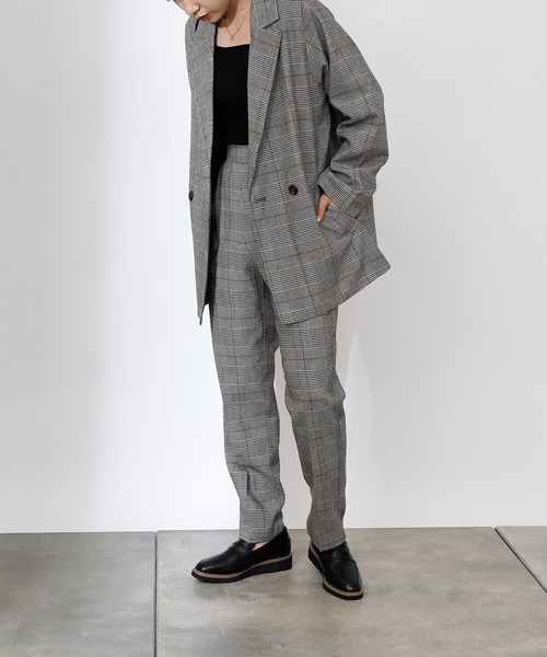 COLONY 2139（コロニートゥーワンスリーナイン）の「TR先染センタープレステーパードパンツ(セットアップ可)（その他パンツ・レディース・ブラウン/グレー・MEDIUM/LARGE）」の12枚目の写真