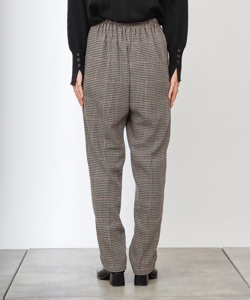 COLONY 2139（コロニートゥーワンスリーナイン）の「TR先染センタープレステーパードパンツ(セットアップ可)（その他パンツ・レディース・ブラウン/グレー・MEDIUM/LARGE）」の21枚目の写真