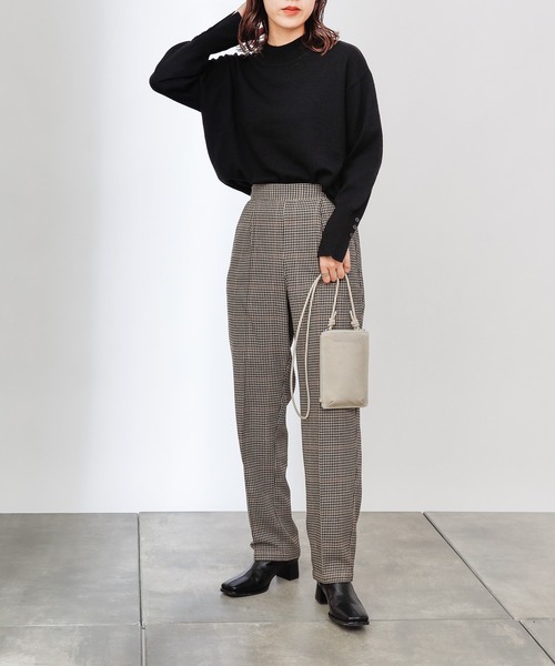 COLONY 2139（コロニートゥーワンスリーナイン）の「TR先染センタープレステーパードパンツ(セットアップ可)（その他パンツ・レディース・ブラウン/グレー・MEDIUM/LARGE）」の7枚目の写真