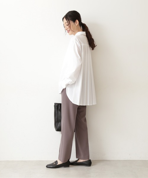 NATURAL BEAUTY BASIC（ナチュラルビューティーベーシック）の「バックプリーツチュニック（シャツ/ブラウス・レディース・ネイビー/オフホワイト・SMALL/MEDIUM）」の4枚目の写真