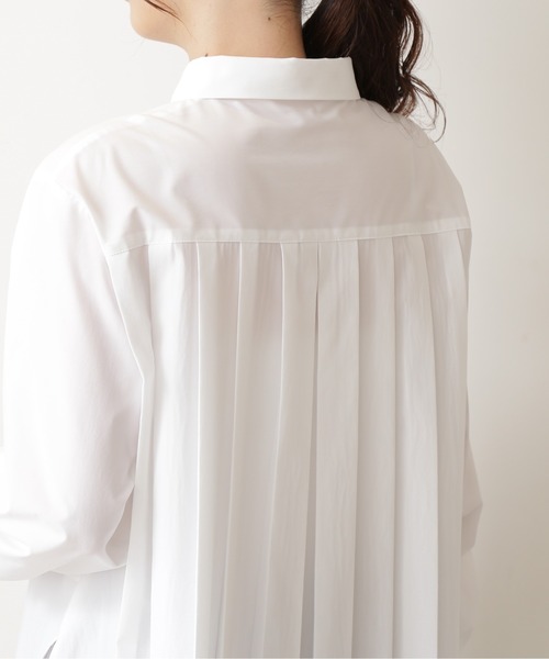 NATURAL BEAUTY BASIC（ナチュラルビューティーベーシック）の「バックプリーツチュニック（シャツ/ブラウス・レディース・ネイビー/オフホワイト・SMALL/MEDIUM）」の11枚目の写真