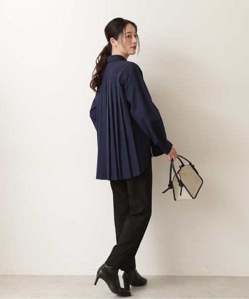 NATURAL BEAUTY BASIC（ナチュラルビューティーベーシック）の「バックプリーツチュニック（シャツ/ブラウス・レディース・ネイビー/オフホワイト・SMALL/MEDIUM）」の14枚目の写真