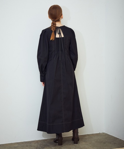 MADEMOISELLE ROPE'(マドモアゼル ロペ)の「バックシャーリングステッチワンピース(ワンピース・レディース・ブラック/ブラウン・38)」の9枚目の写真