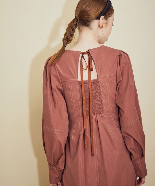 MADEMOISELLE ROPE'(マドモアゼル ロペ)の「バックシャーリングステッチワンピース(ワンピース・レディース・ブラック/ブラウン・38)」の5枚目の写真