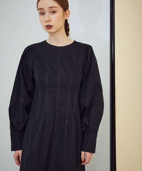 MADEMOISELLE ROPE'(マドモアゼル ロペ)の「バックシャーリングステッチワンピース(ワンピース・レディース・ブラック/ブラウン・38)」の7枚目の写真