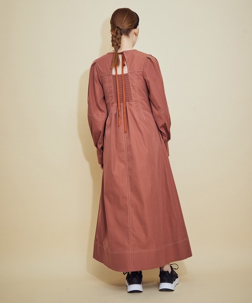 MADEMOISELLE ROPE'(マドモアゼル ロペ)の「バックシャーリングステッチワンピース(ワンピース・レディース・ブラック/ブラウン・38)」の12枚目の写真