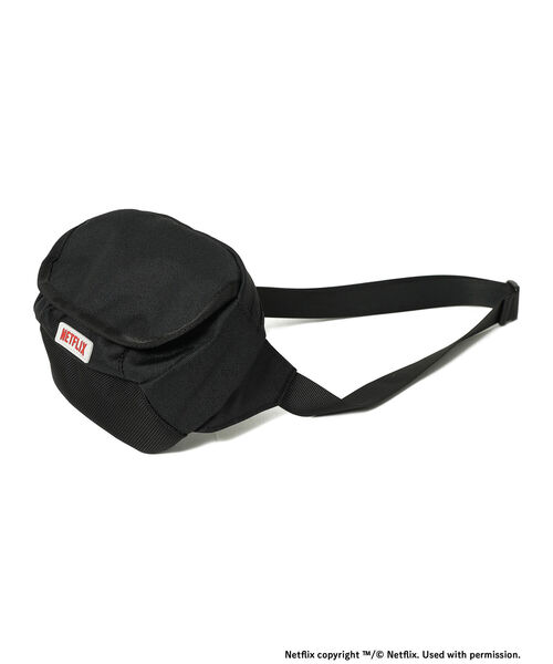 BEAMS(ビームス)の「Netflix × BEAMS / Body Bag(ボディバッグ/ウエストポーチ・メンズ・ブラック・FREE)」の2枚目の写真
