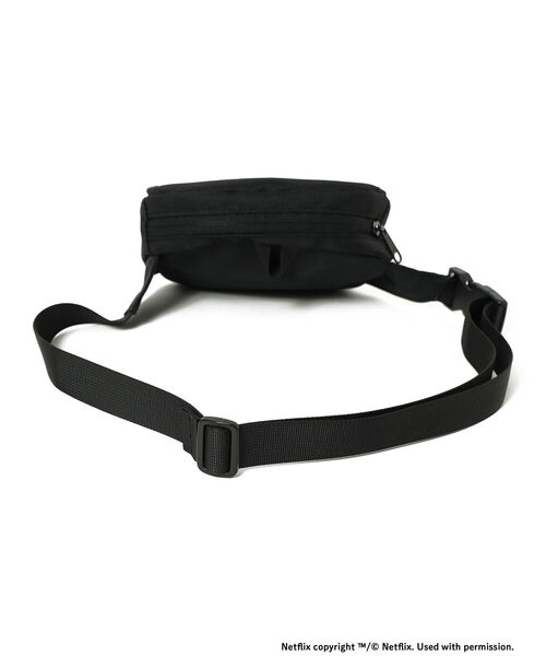 BEAMS(ビームス)の「Netflix × BEAMS / Body Bag(ボディバッグ/ウエストポーチ・メンズ・ブラック・FREE)」の3枚目の写真