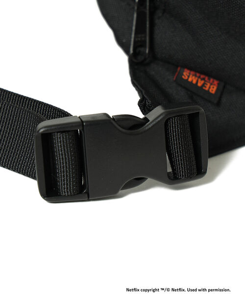 BEAMS(ビームス)の「Netflix × BEAMS / Body Bag(ボディバッグ/ウエストポーチ・メンズ・ブラック・FREE)」の4枚目の写真