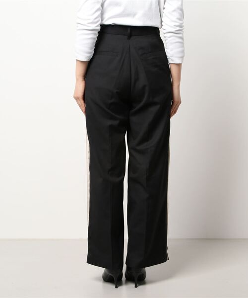 PAGEBOY(ページボーイ)の「CORE / カラーレイヤーワイドパンツ(スラックス・レディース・ブラック/グレー/グレイッシュベージュ・SMALL/MEDIUM)」の5枚目の写真
