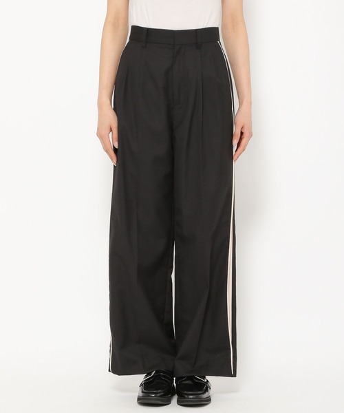 PAGEBOY(ページボーイ)の「CORE / カラーレイヤーワイドパンツ(スラックス・レディース・ブラック/グレー/グレイッシュベージュ・SMALL/MEDIUM)」の14枚目の写真