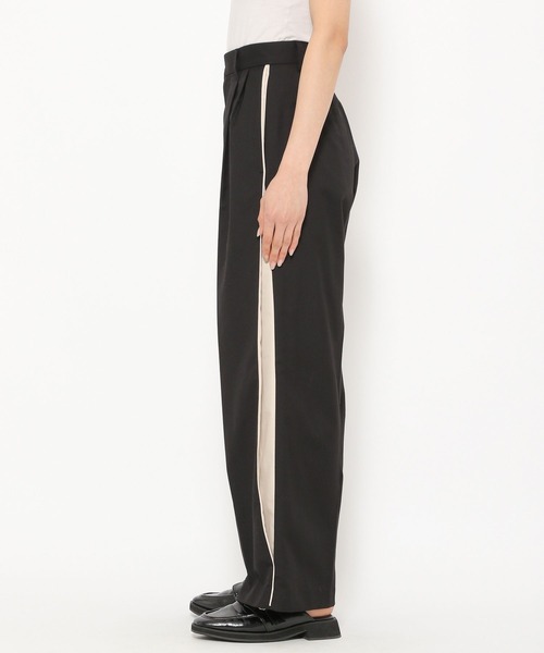 PAGEBOY(ページボーイ)の「CORE / カラーレイヤーワイドパンツ(スラックス・レディース・ブラック/グレー/グレイッシュベージュ・SMALL/MEDIUM)」の15枚目の写真