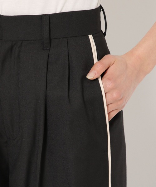 PAGEBOY(ページボーイ)の「CORE / カラーレイヤーワイドパンツ(スラックス・レディース・ブラック/グレー/グレイッシュベージュ・SMALL/MEDIUM)」の18枚目の写真