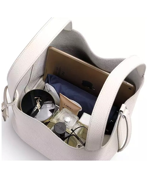 RiNc （リンク）の「【 NOLITA / ノリータ 】軽くて 疲れない おしゃれな キューブ型 カデナ付き ハンドバッグ ミニトートバッグ（ハンドバッグ・レディース・グレイッシュベージュ/ホワイト/ブラック・FREE）」の14枚目の写真