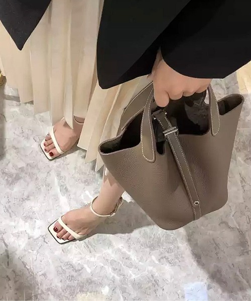 RiNc （リンク）の「【 NOLITA / ノリータ 】軽くて 疲れない おしゃれな キューブ型 カデナ付き ハンドバッグ ミニトートバッグ（ハンドバッグ・レディース・グレイッシュベージュ/ホワイト/ブラック・FREE）」の15枚目の写真