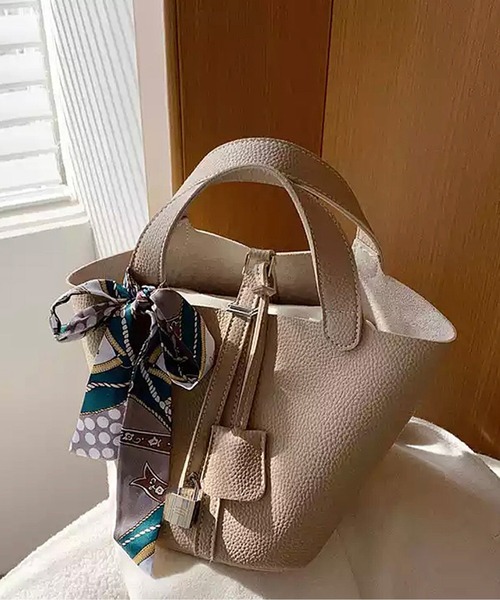 RiNc （リンク）の「【 NOLITA / ノリータ 】軽くて 疲れない おしゃれな キューブ型 カデナ付き ハンドバッグ ミニトートバッグ（ハンドバッグ・レディース・グレイッシュベージュ/ホワイト/ブラック・FREE）」の18枚目の写真