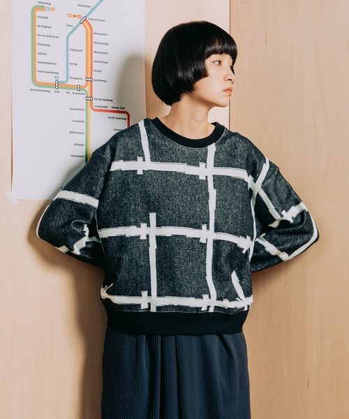 sneeuw（スニュウ）の「ビルディングJQプルオーバー（スウェット・レディース・ブラック/ベージュ・1/3）」の2枚目の写真