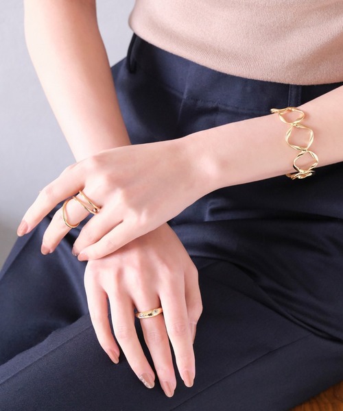 Phoebe(フィービィー)の「エボルブワイヤーリング(リング・レディース・イエローゴールド・#10)」の5枚目の写真