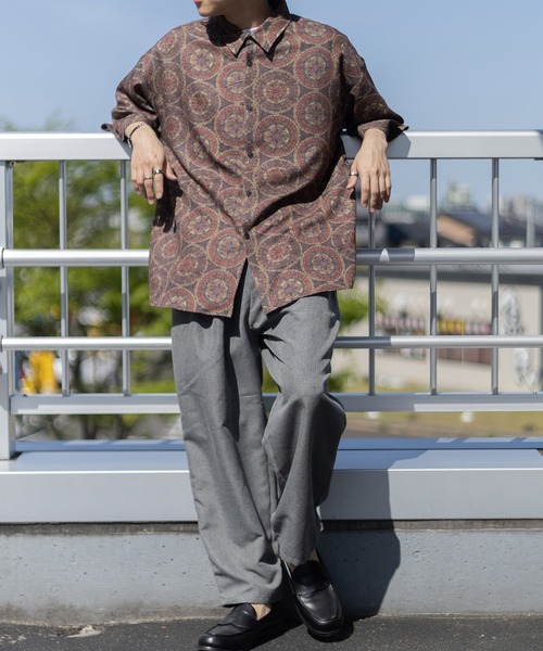 SlashDate（スラッシュデイト）の「総柄プリントドレープシャツ/レトロ/古着風/オーバーサイズシャツ/とろみシャツ（シャツ/ブラウス・メンズ・ホワイト/チャコールグレー/ブラック/ベージュ/ネイビー/ブラウン/ブルー/ブラック系その他/ブラウン系その他/ブラック系その他2/ブラック系その他3/ブラウン系その他3/ブラウン系その他2・M/L）」の20枚目の写真