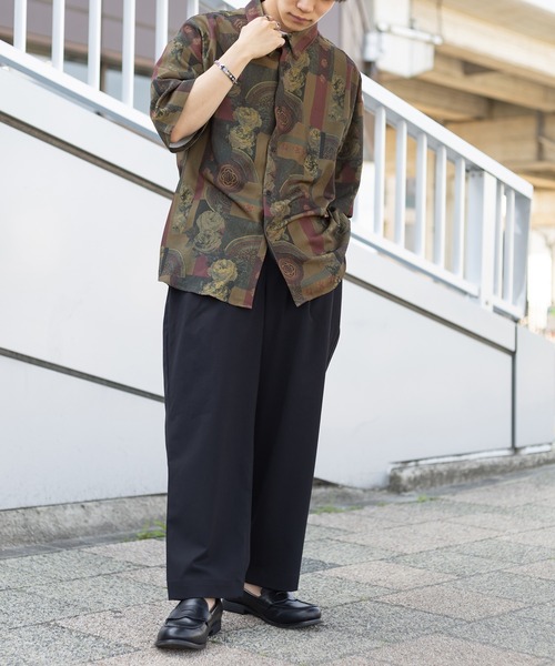 SlashDate（スラッシュデイト）の「総柄プリントドレープシャツ/レトロ/古着風/オーバーサイズシャツ/とろみシャツ（シャツ/ブラウス・メンズ・ホワイト/チャコールグレー/ブラック/ベージュ/ネイビー/ブラウン/ブルー/ブラック系その他/ブラウン系その他/ブラック系その他2/ブラック系その他3/ブラウン系その他3/ブラウン系その他2・M/L）」の18枚目の写真