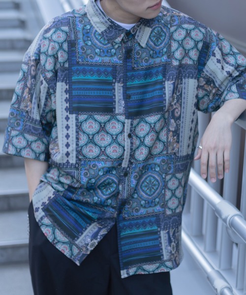 SlashDate（スラッシュデイト）の「総柄プリントドレープシャツ/レトロ/古着風/オーバーサイズシャツ/とろみシャツ（シャツ/ブラウス・メンズ・ホワイト/チャコールグレー/ブラック/ベージュ/ネイビー/ブラウン/ブルー/ブラック系その他/ブラウン系その他/ブラック系その他2/ブラック系その他3/ブラウン系その他3/ブラウン系その他2・M/L）」の17枚目の写真