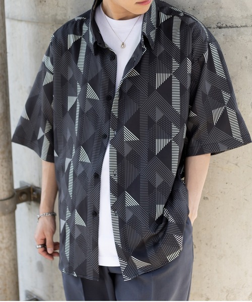 SlashDate（スラッシュデイト）の「総柄プリントドレープシャツ/レトロ/古着風/オーバーサイズシャツ/とろみシャツ（シャツ/ブラウス・メンズ・ホワイト/チャコールグレー/ブラック/ベージュ/ネイビー/ブラウン/ブルー/ブラック系その他/ブラウン系その他/ブラック系その他2/ブラック系その他3/ブラウン系その他3/ブラウン系その他2・M/L）」の15枚目の写真