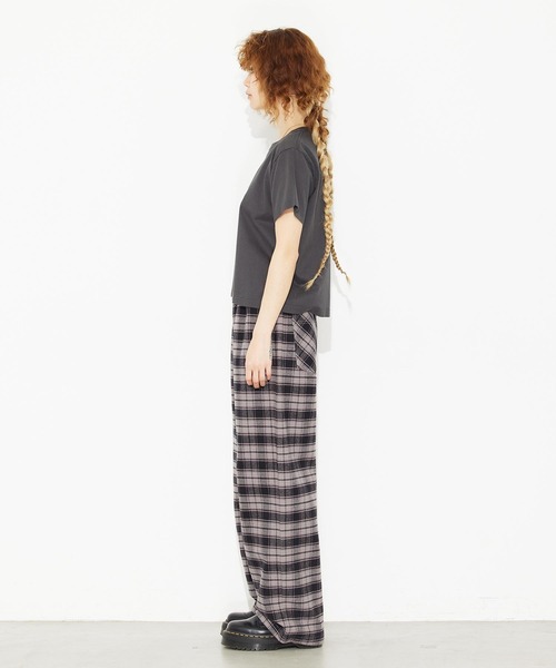 X-girl(エックスガール)の「CANDY LOGO S/S CROPPED TEE/クロップド丈/ブランドロゴ コンパクトTシャツ/ロゴTシャツ(Tシャツ/カットソー・レディース・チャコール/グリーン/ホワイト・M/S)」の22枚目の写真