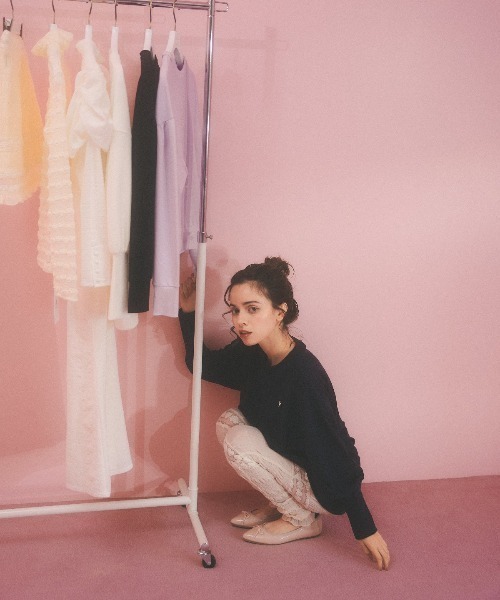 MIRO AMURETTE(ミロアミュレット)の「niwatori embroidery long tops/ニワトリ刺繍ロングトップス(その他トップス・レディース・ホワイト/ネイビー・FREE)」の13枚目の写真