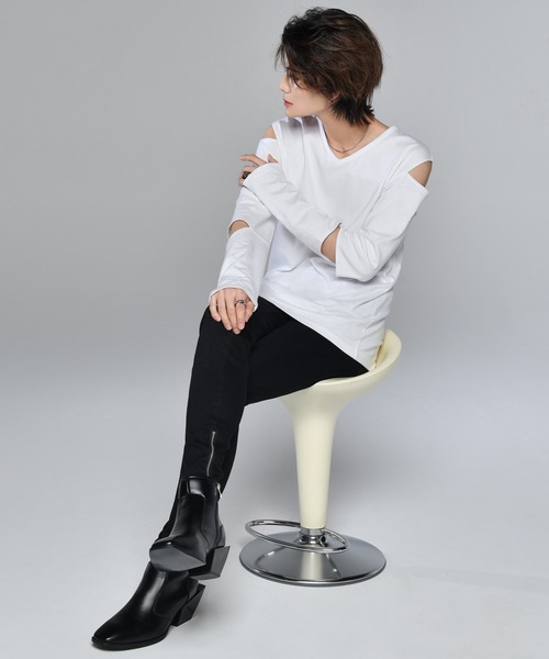 ADRER(アドラー)の「W cut out slit long-T/ダブルカットスリットロングT(Tシャツ/カットソー・メンズ・ホワイト/ブラック・SMALL/MEDIUM/LARGE/X-SMALL)」の6枚目の写真