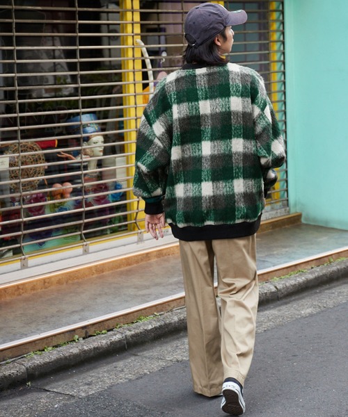 CONVERSE(コンバース)の「【CONVERSE/コンバース】クラーク志織 ワンポイントワッペン ジャガーチェックオーバーサイズスウェット(スウェット・メンズ・ライトグレー/ライトグリーン/イエロー/ダークグリーン/キャメル/グリーン・L/M)」の9枚目の写真