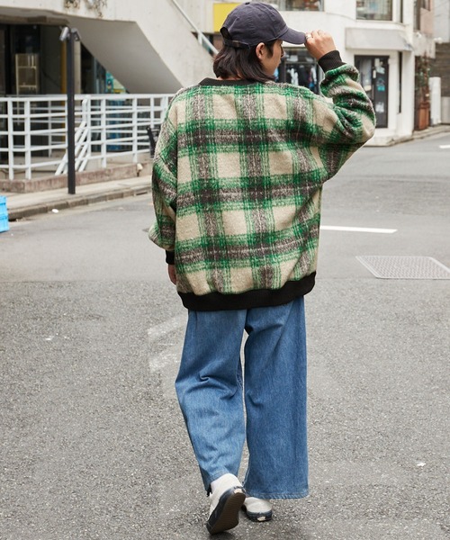 CONVERSE(コンバース)の「【CONVERSE/コンバース】クラーク志織 ワンポイントワッペン ジャガーチェックオーバーサイズスウェット(スウェット・メンズ・ライトグレー/ライトグリーン/イエロー/ダークグリーン/キャメル/グリーン・L/M)」の13枚目の写真