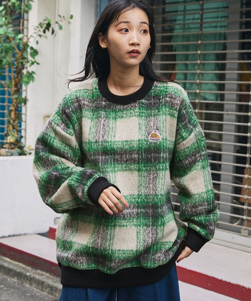 CONVERSE(コンバース)の「【CONVERSE/コンバース】クラーク志織 ワンポイントワッペン ジャガーチェックオーバーサイズスウェット(スウェット・メンズ・ライトグレー/ライトグリーン/イエロー/ダークグリーン/キャメル/グリーン・L/M)」の14枚目の写真