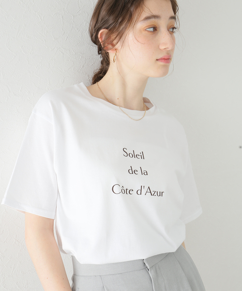 La TOTALITE（ラトータリテ）の「レタリングフロッキープリントTシャツ（Tシャツ/カットソー・レディース・ベージュ/ホワイト/チャコールグレー・FREE）」の2枚目の写真