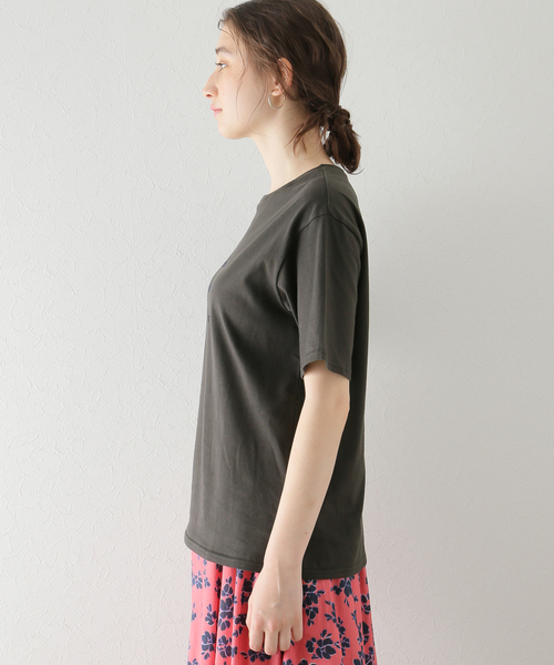 La TOTALITE（ラトータリテ）の「レタリングフロッキープリントTシャツ（Tシャツ/カットソー・レディース・ベージュ/ホワイト/チャコールグレー・FREE）」の15枚目の写真