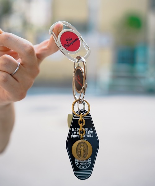 NineMicrophones（ナインマイクロフォンズ）の「Carabiner（キーホルダー・メンズ・ホワイト/ブラック/バーガンディー・FREE）」の5枚目の写真