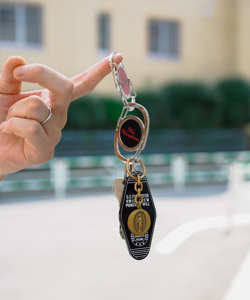 NineMicrophones（ナインマイクロフォンズ）の「Carabiner（キーホルダー・メンズ・ホワイト/ブラック/バーガンディー・FREE）」の7枚目の写真