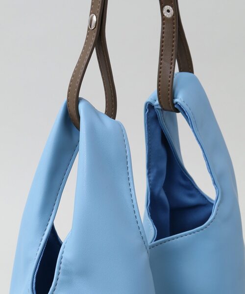 CONVERSE TOKYO（コンバーストウキョウ）の「エコレザーショッピングバッグ（トートバッグ・レディース・ブラック/シルバー/ブルー・FREE）」の6枚目の写真