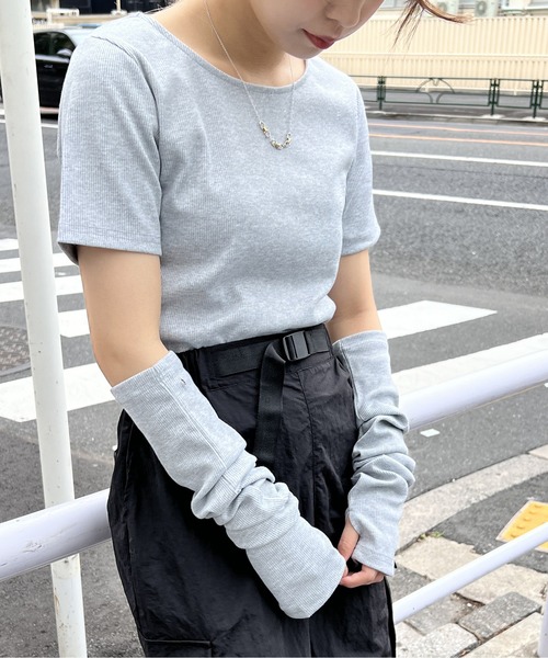 one way(ワンウェイ)の「アームウォーマーテレコトップス(Tシャツ/カットソー・レディース・ホワイト/ライトグレー/ライトブルー/ブラック・FREE)」の13枚目の写真