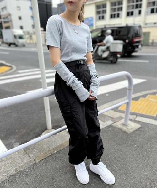 one way(ワンウェイ)の「アームウォーマーテレコトップス(Tシャツ/カットソー・レディース・ホワイト/ライトグレー/ライトブルー/ブラック・FREE)」の16枚目の写真