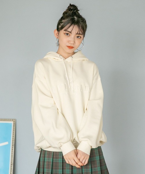 repipi armario(レピピ アルマリオ)の「【裏起毛】シシュウBIGパーカー(パーカー・キッズ・スミクロ/パープル/グリーン/アイボリー・SMALL/MEDIUM/LARGE)」の2枚目の写真