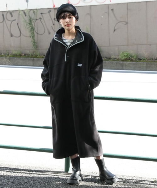 Bibiy ブラック フリースベスト ワンピース DISCUS（ディスカス）の「DISCUS/スタンドカラーフリースワンピース