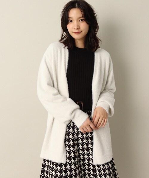 ITS'DEMO(イッツデモ)の「【着丈長め/腰回りカバー/柔らかタッチ】ラメフェザーヤーン着流しカーデ(カーディガン/ボレロ・レディース・ベージュ/サックスブルー/オフホワイト・00)」の4枚目の写真