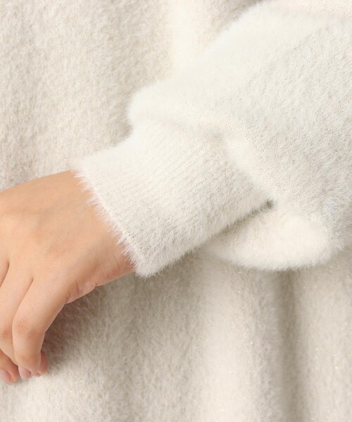 ITS'DEMO(イッツデモ)の「【着丈長め/腰回りカバー/柔らかタッチ】ラメフェザーヤーン着流しカーデ(カーディガン/ボレロ・レディース・ベージュ/サックスブルー/オフホワイト・00)」の8枚目の写真