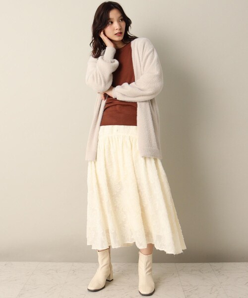 ITS'DEMO(イッツデモ)の「【着丈長め/腰回りカバー/柔らかタッチ】ラメフェザーヤーン着流しカーデ(カーディガン/ボレロ・レディース・ベージュ/サックスブルー/オフホワイト・00)」の14枚目の写真